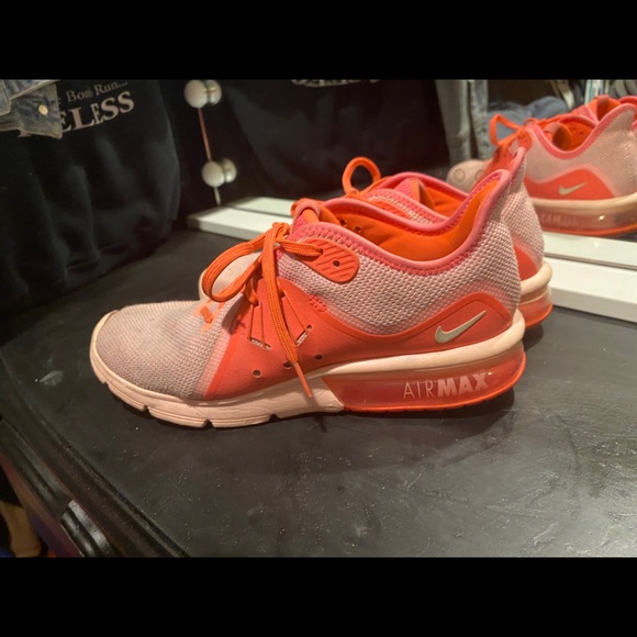 Pink women’s Nikes - Picture 2 of 3